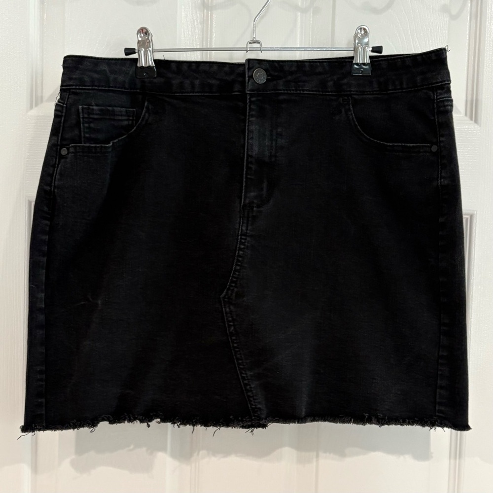 Celebrity Pink Black Mini Jean Denim Skirt Raw Hem Women Junior Sz 13/31 Retro - Picture 4 of 15